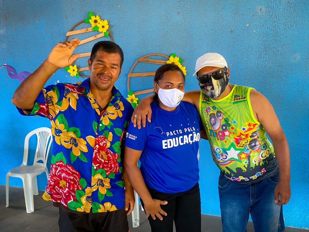 Bloco Maluco Beleza toma as ruas de Coruripe em desfile pela inclusão